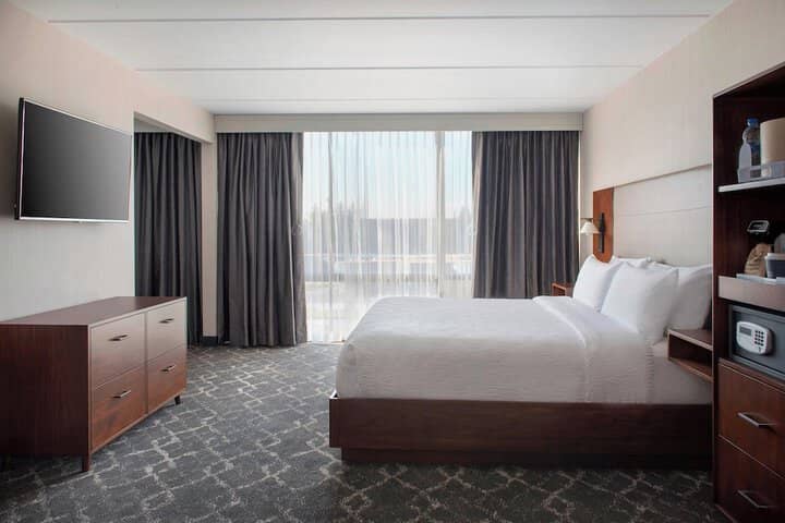Room 10 of 29